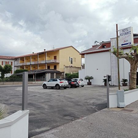Bellerive Ristorante Albergo มาแนร์บา เดล การ์ดา ภายนอก รูปภาพ