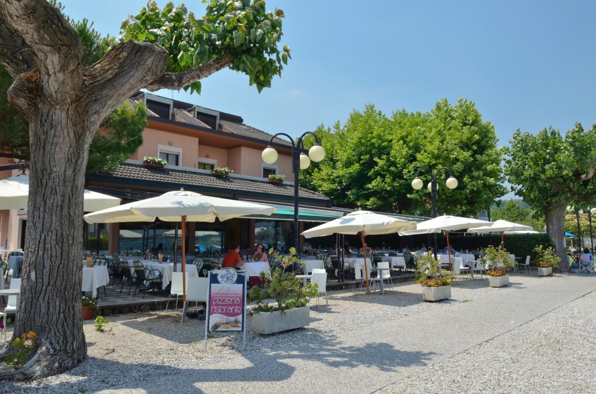 Bellerive Ristorante Albergo มาแนร์บา เดล การ์ดา ภายนอก รูปภาพ