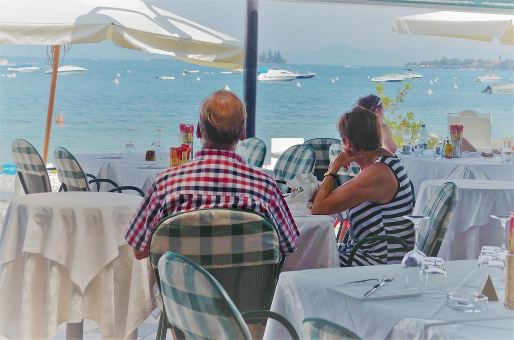 Bellerive Ristorante Albergo มาแนร์บา เดล การ์ดา ภายนอก รูปภาพ
