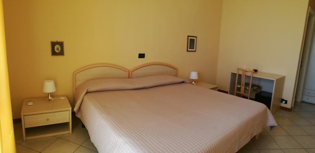 Bellerive Ristorante Albergo มาแนร์บา เดล การ์ดา ภายนอก รูปภาพ